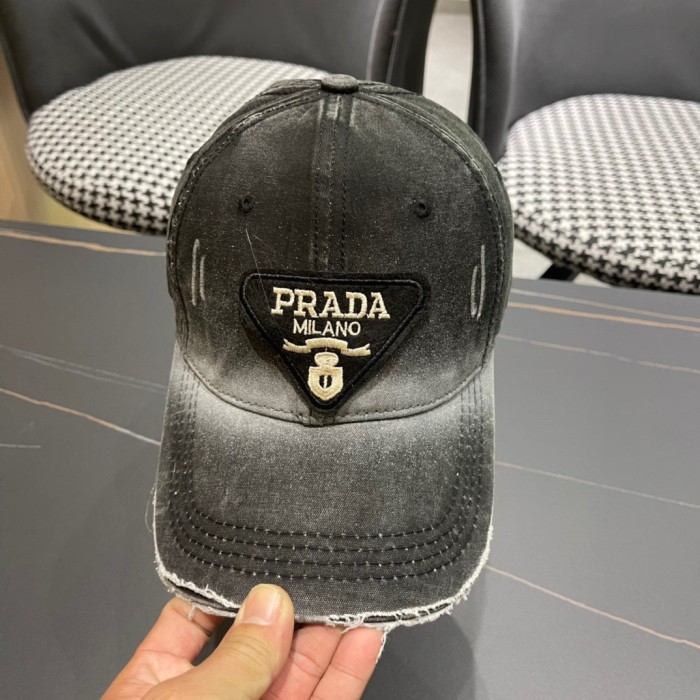 日本未入荷 プラダ コピーおすすめ の定番三角ロゴ野球帽