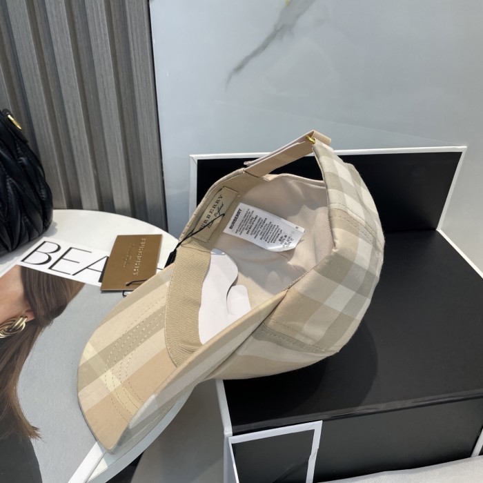 入手困難 バーバリー コピー Burberryの2025ss野球帽