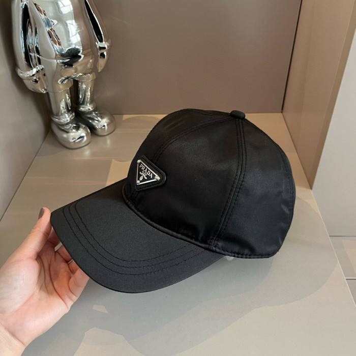 入手困難 プラダ コピー PRADA ベースボールキャップ