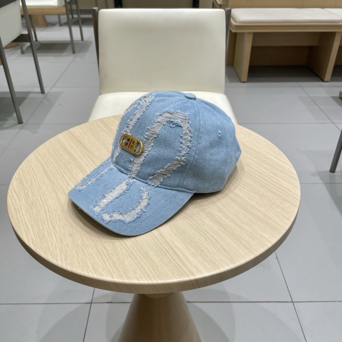 日本未入荷 バレンシアガ 偽物通販 新型ロゴ野球帽