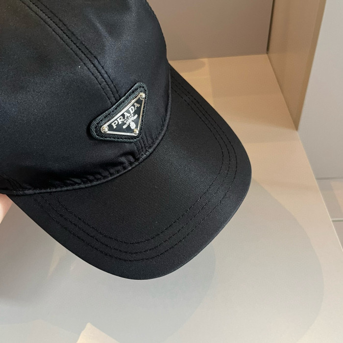 入手困難 プラダ コピー PRADA ベースボールキャップ