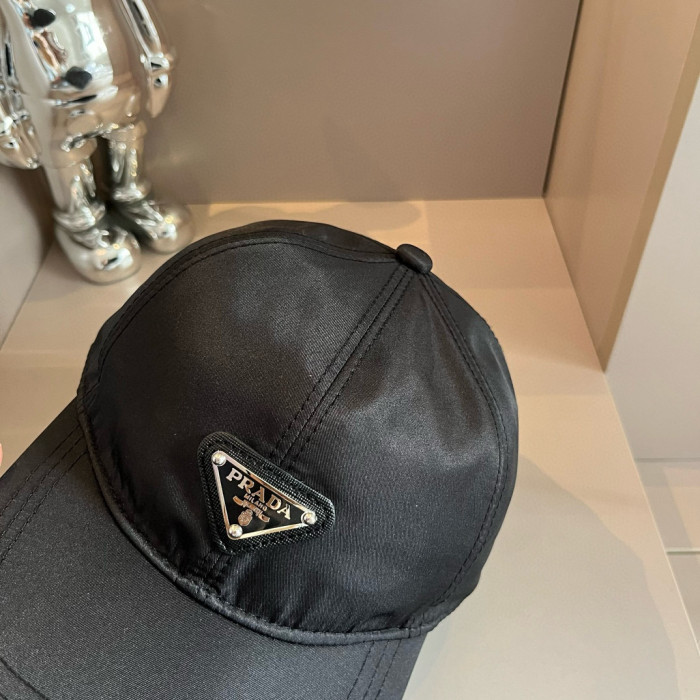 入手困難 プラダ コピー PRADA ベースボールキャップ