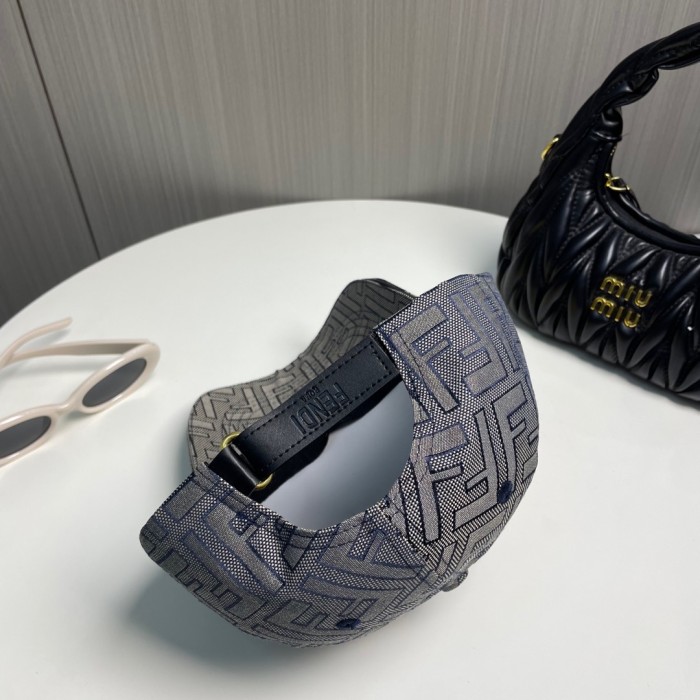 日本未入荷 フェンディ n級品 の老花シリーズ野球帽