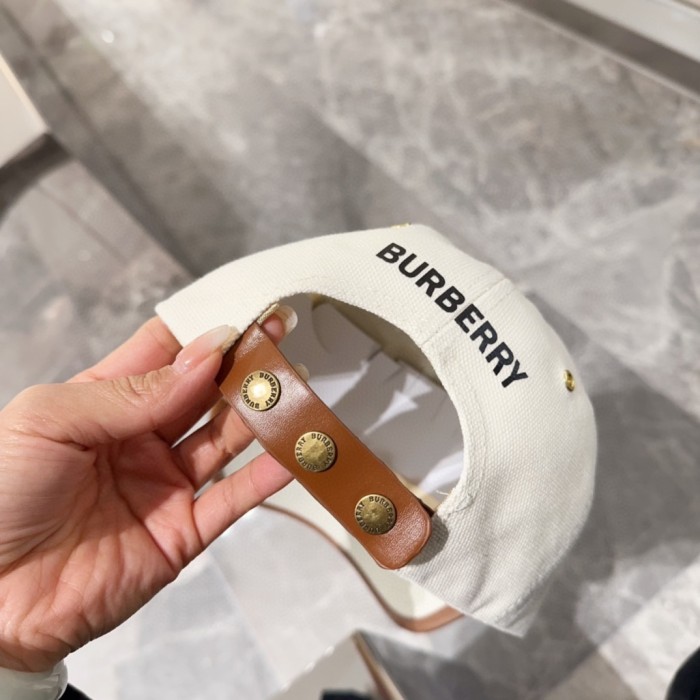 一目惚れ♪ バーバリー 激安通販 Burberryの2025ss野球帽