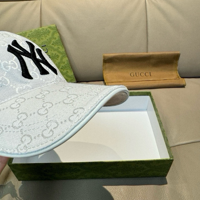 日本未入荷 NY n級品 NY&Gucci（グッチ）のコラボレーション型野球帽