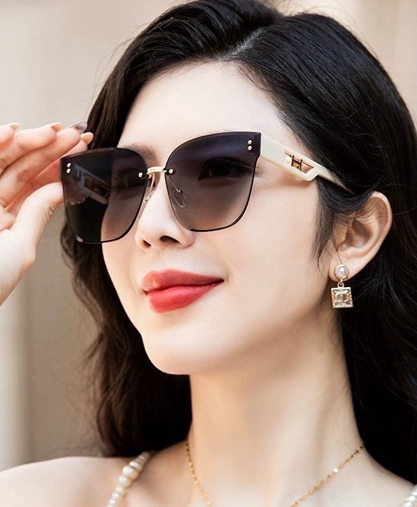 超奇跡の入荷☆ エルメス n級品 定番のボックスデザインは2色
