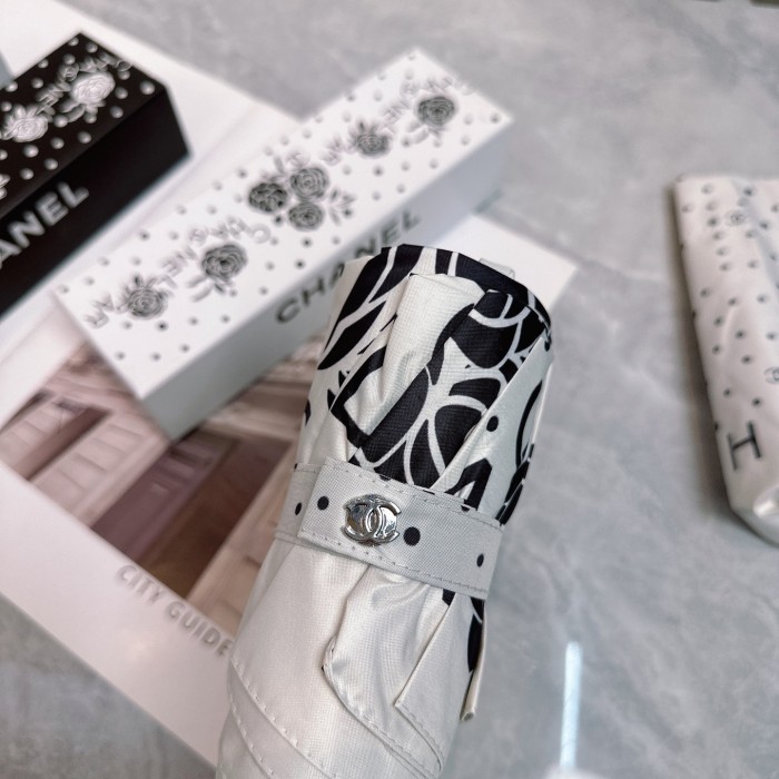 使い勝手良し シャネル コピー Chanel バラの花の柄の三つ折り自動折りたたみ晴雨傘