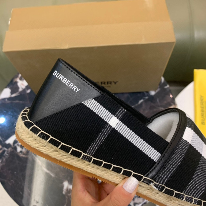 超奇跡の入荷☆  バーバリー 偽物通販  メンズのモデルの足踏み楽福レジャー漁師靴