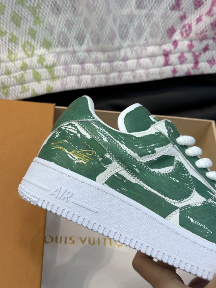 超奇跡の入荷☆ ルイヴィトン 偽物通販  L.v x off-white x Nikeの3者が名フラッシュドリル版カジュアルスニーカー