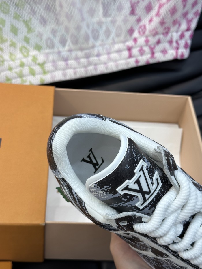 新作 ルイヴィトン コピーおすすめ L.v x off-white x Nikeの3者が名フラッシュドリル版カジュアルスニーカー