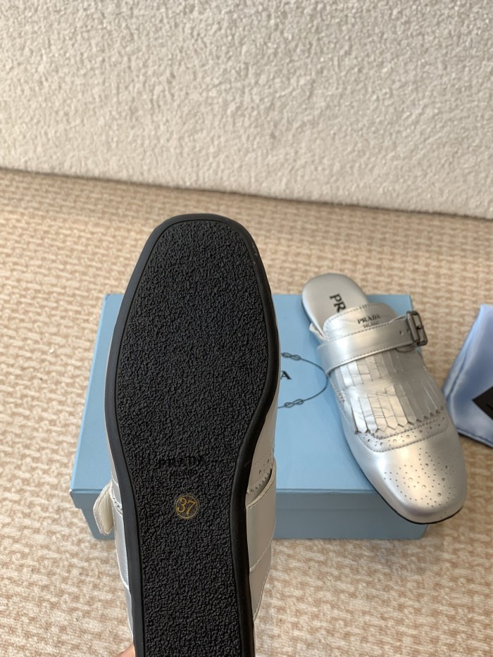 使い勝手良し プラダ n級品 のショーモデルレトロなフリンジ半スリッパの単靴