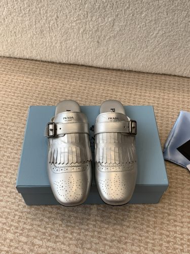 使い勝手良し プラダ n級品 のショーモデルレトロなフリンジ半スリッパの単靴