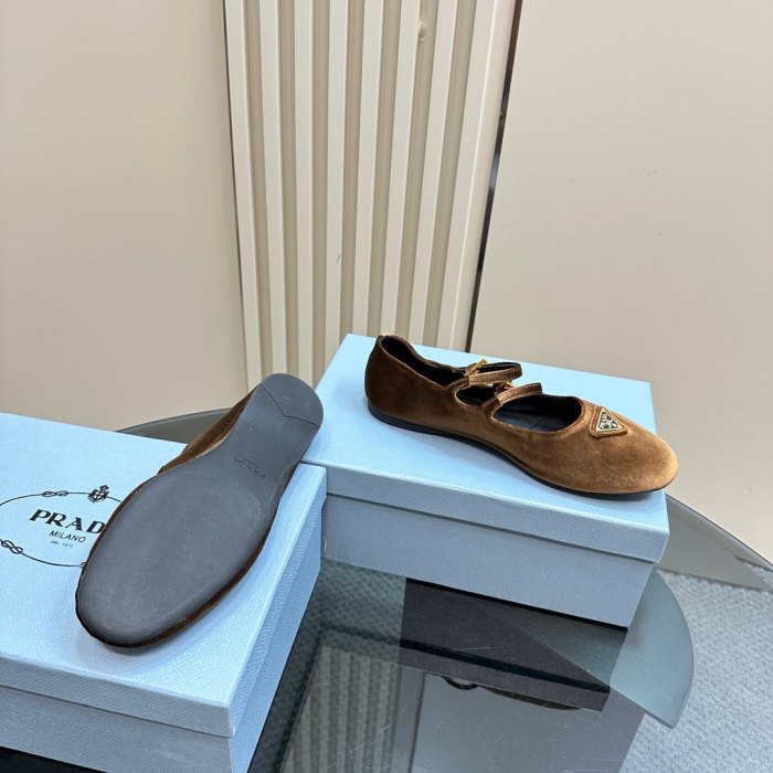 日本未入荷 プラダ コピー メアリーの靴