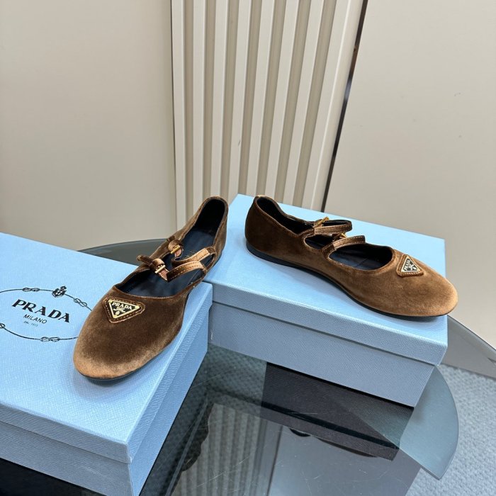 日本未入荷 プラダ コピー メアリーの靴