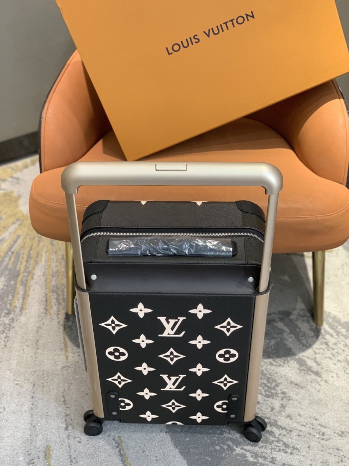 使い勝手良し ルイヴィトン 激安偽物 LOUIS VUITTON 四輪レバーボックス