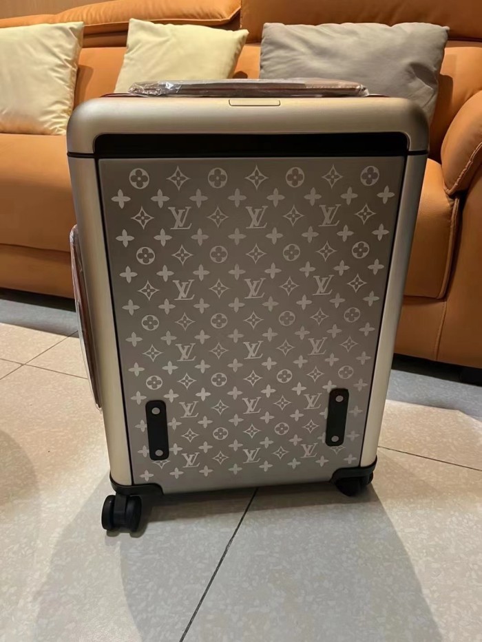 日本未入荷 ルイヴィトン コピーおすすめ LOUIS VUITTON 四輪レバーボックス