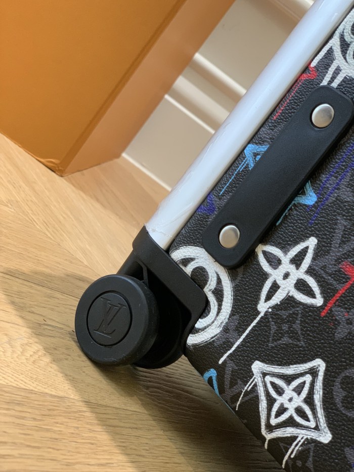 一目惚れ♪ ルイヴィトン コピーおすすめ LOUIS VUITTON 四輪レバーボックス