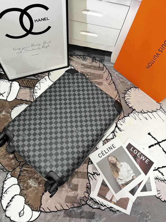 高品質 ルイヴィトン n級品 LOUIS VUITTON 四輪レバーボックス