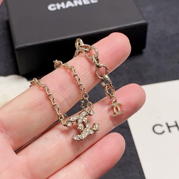 新作 シャネル 偽物通販 ChanelのダブルCシャンパンゴールドダイヤモンド小さなペンダントネックレス