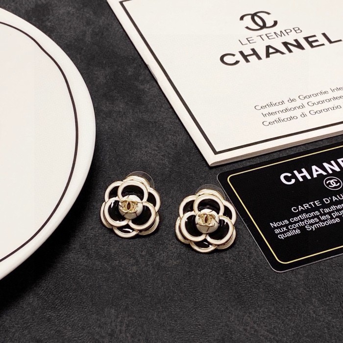 追跡付 シャネル 激安偽物 CHANEL椿の花ピアス