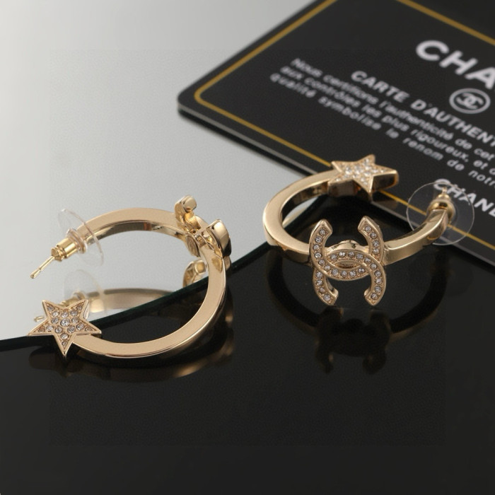 一目惚れ♪  シャネル n級品 Chanelのライトゴールドのイヤリング
