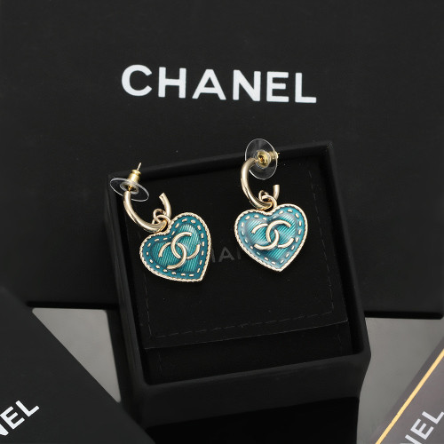 超話題! シャネル コピーおすすめ Chanelの定番復古作旧青色精緻ハート桃ピアス