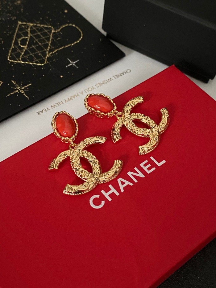 超話題! シャネル 偽物通販 Chanel のレトロな赤エンボスの大判cイヤリング