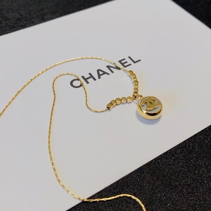超奇跡の入荷☆ シャネル コピー Chanel ダブルC小刻み金白貝母ネックレス