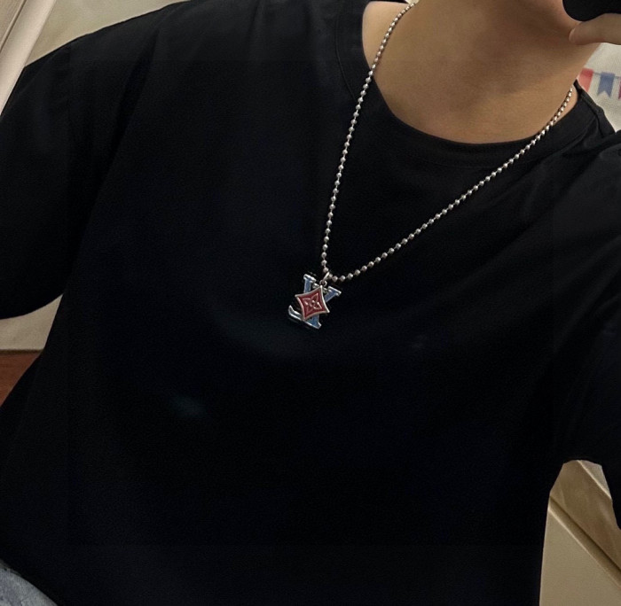 一目惚れ♪ ルイヴィトン n級品 LV ネックレス