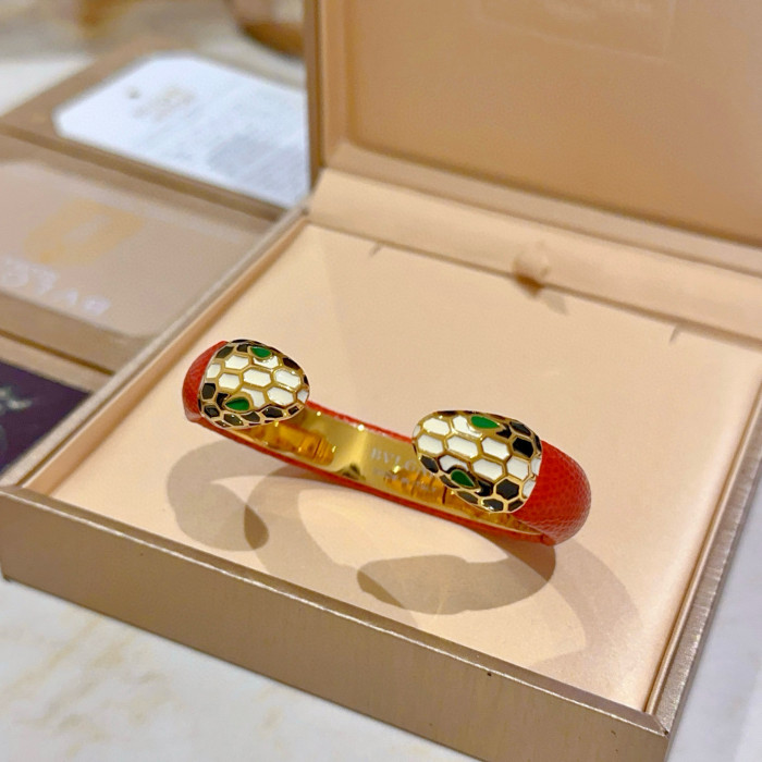 入手困難ブルガリ 激安通販 のブレスレットSerpenti Viperシリーズの蛇の頭ブレスレット
