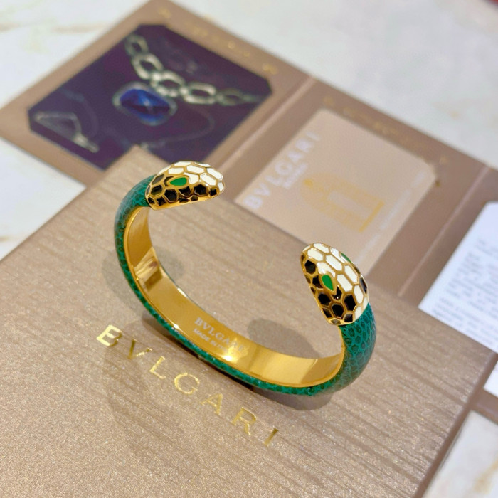 高品質 ブルガリ スーパーコピー のブレスレットSerpenti Viperシリーズの蛇の頭ブレスレット