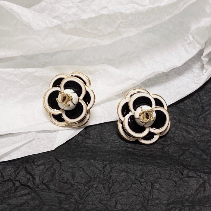 追跡付 シャネル 激安偽物 CHANEL椿の花ピアス