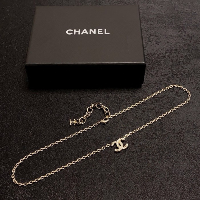 新作 シャネル 偽物通販 ChanelのダブルCシャンパンゴールドダイヤモンド小さなペンダントネックレス