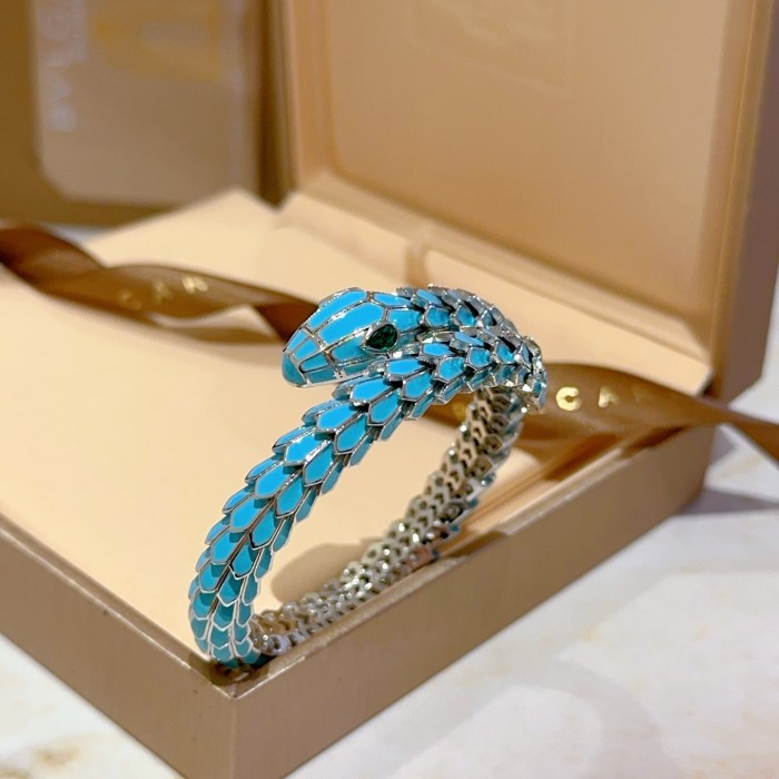 日本未入荷 ブルガリ 激安通販 のブレスレットSerpenti Viperシリーズ間の蛇骨ブレスレット