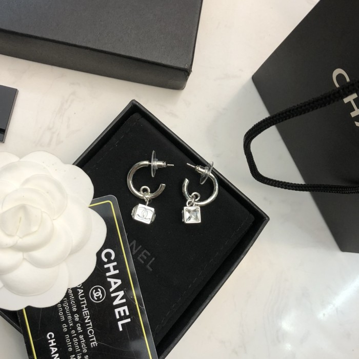 追跡付 シャネル 偽物通販 Chanelの中古ブロックピアス