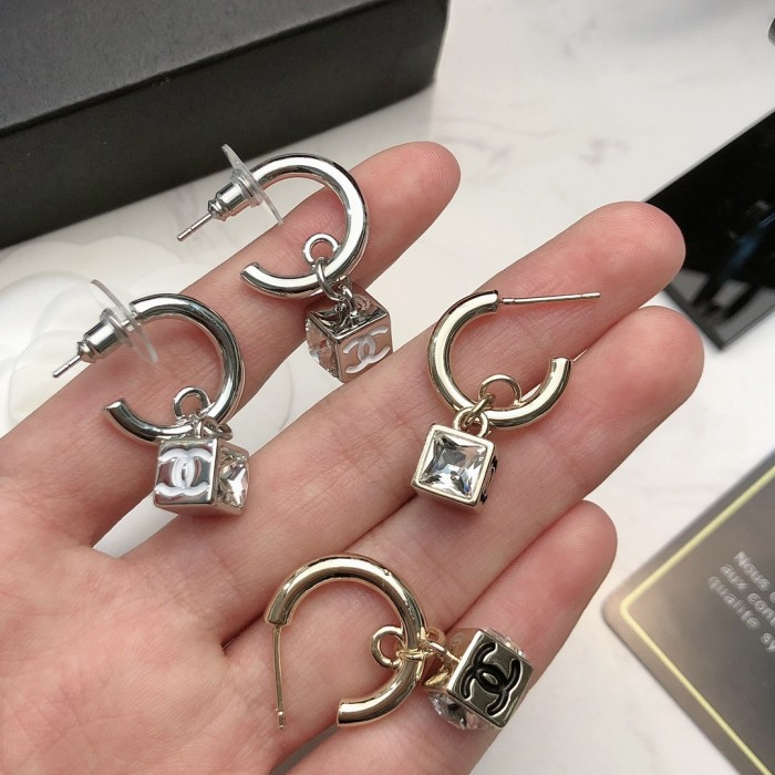 追跡付 シャネル 偽物通販 Chanelの中古ブロックピアス