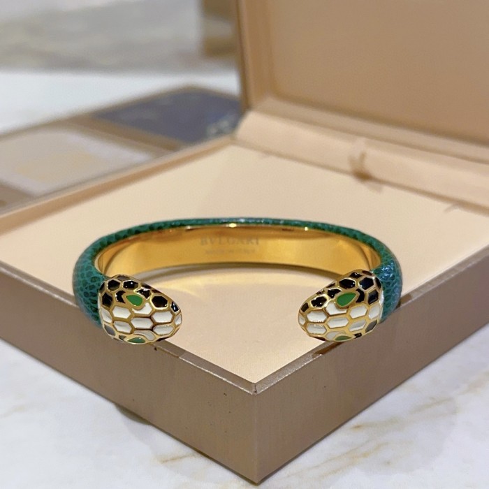 高品質 ブルガリ スーパーコピー のブレスレットSerpenti Viperシリーズの蛇の頭ブレスレット