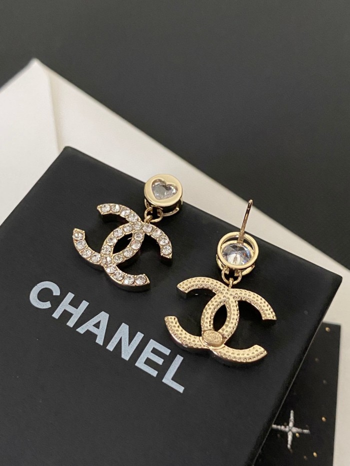 高品質 シャネル 激安通販 Chanel のハートドリルアルファベットピアス