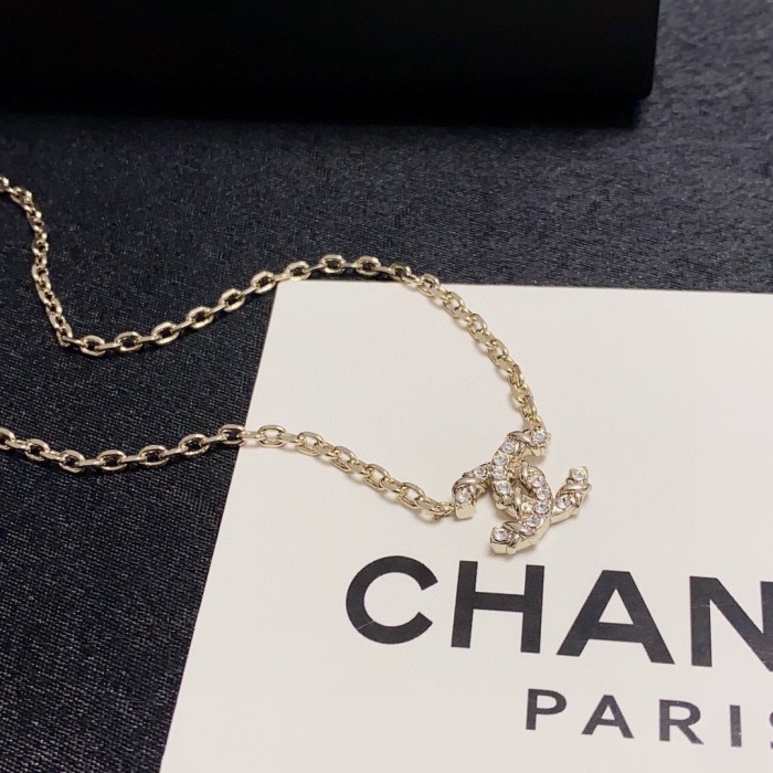 新作 シャネル 偽物通販 ChanelのダブルCシャンパンゴールドダイヤモンド小さなペンダントネックレス