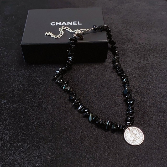 新作 シャネル 激安通販 Chanel レトロシルバーペンダント黒メノウ石アルファベット太チェーンネックレス