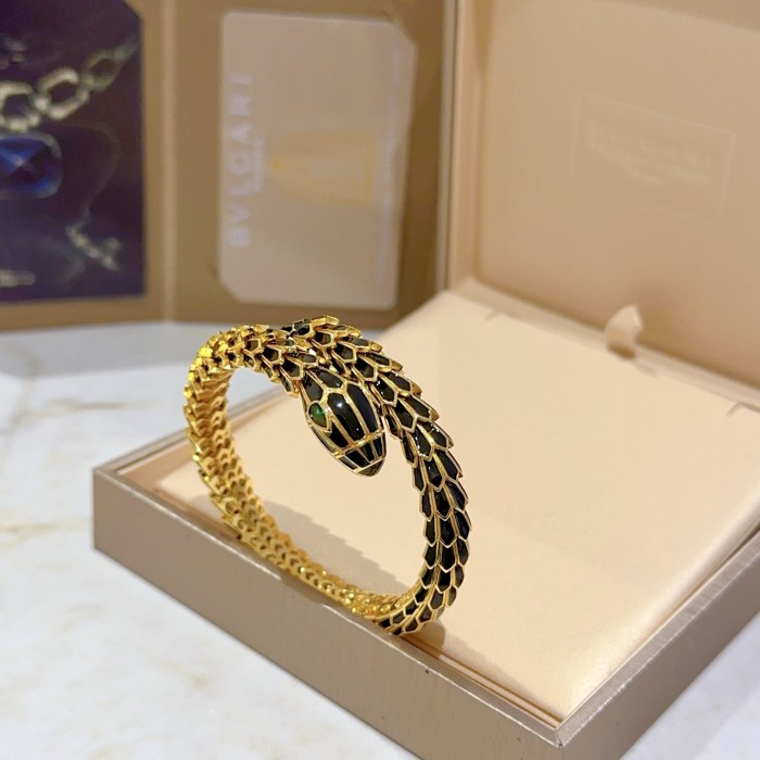 【話題商品！】ブルガリ コピー のブレスレットSerpenti Viperシリーズ間の蛇骨ブレスレット