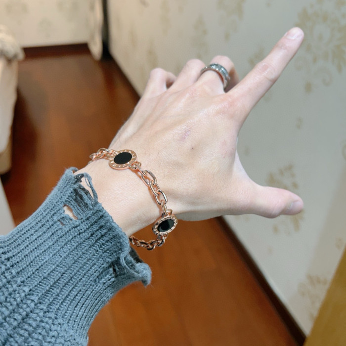 稀少 ブルガリ コピーおすすめ のブレスレット