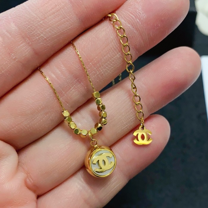 超奇跡の入荷☆ シャネル コピー Chanel ダブルC小刻み金白貝母ネックレス