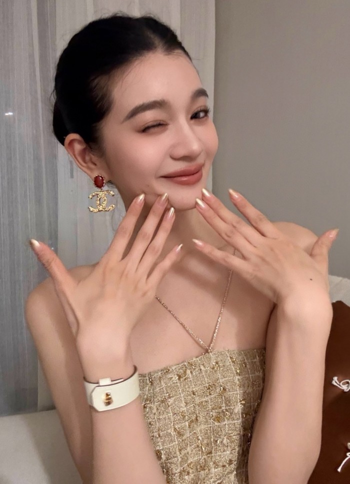 超話題! シャネル 偽物通販 Chanel のレトロな赤エンボスの大判cイヤリング