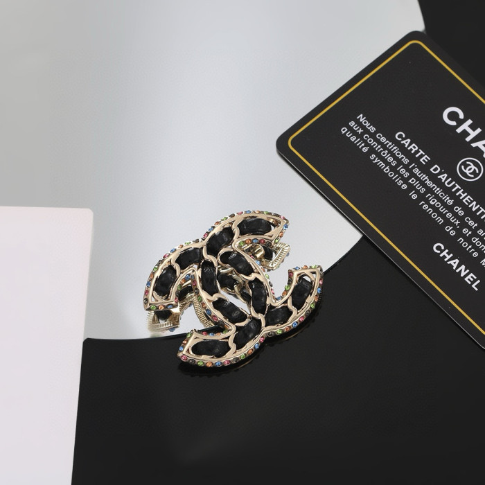 高品質 シャネル コピーおすすめ Chanelのラック本革カラードリルブローチ