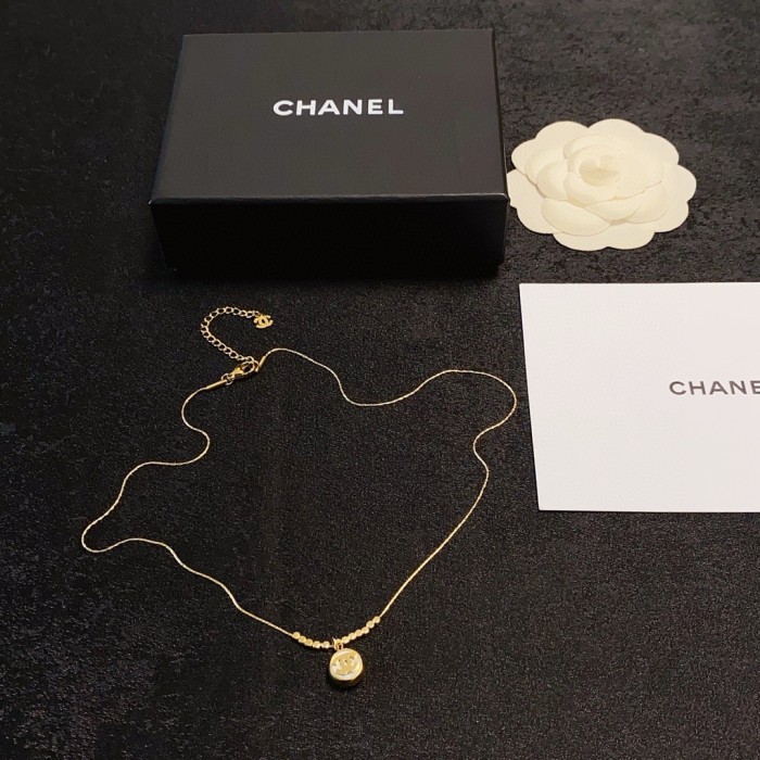 超奇跡の入荷☆ シャネル コピー Chanel ダブルC小刻み金白貝母ネックレス