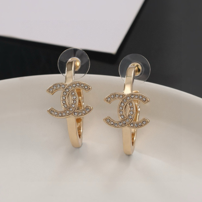 一目惚れ♪  シャネル n級品 Chanelのライトゴールドのイヤリング