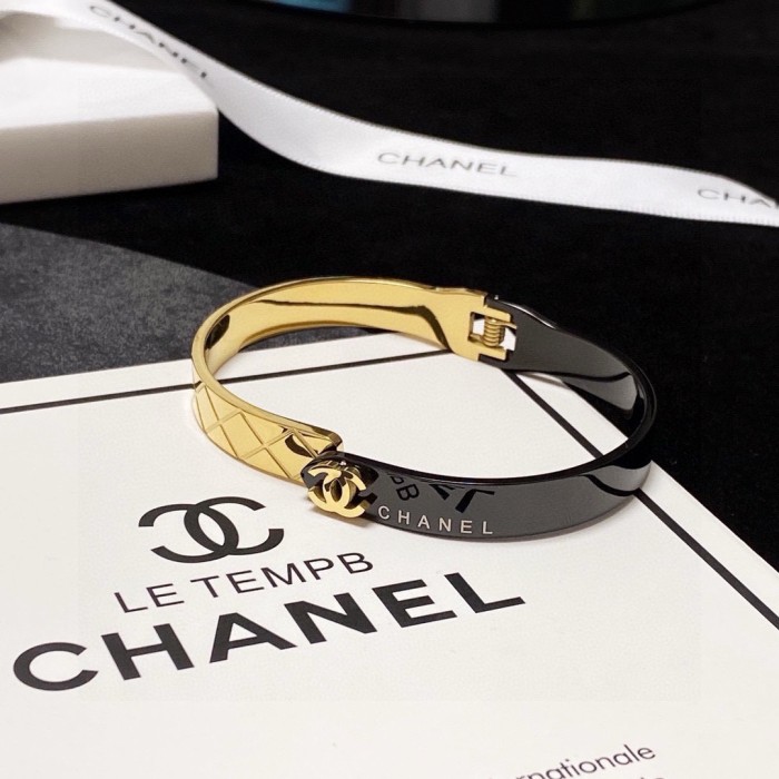 【話題商品！】シャネル コピーおすすめ Chanel 菱のブレスレット