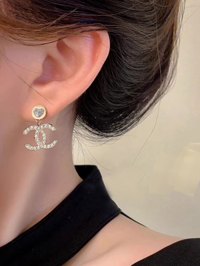 高品質 シャネル 激安通販 Chanel のハートドリルアルファベットピアス