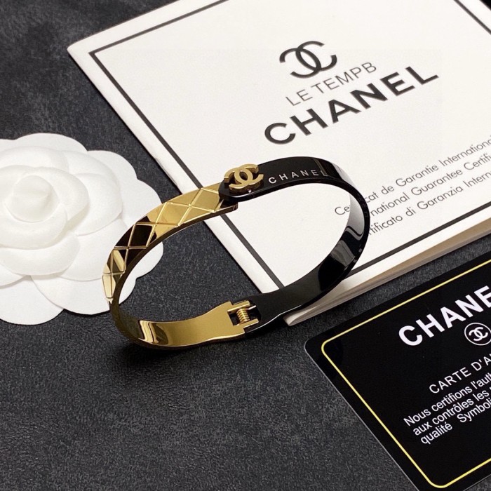 【話題商品！】シャネル コピーおすすめ Chanel 菱のブレスレット